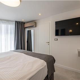 4 bedroom villa with heated pool and sea view in Vinišće, sleeps 8